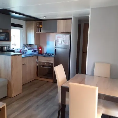 Camping La Carabasse مكان تخييم